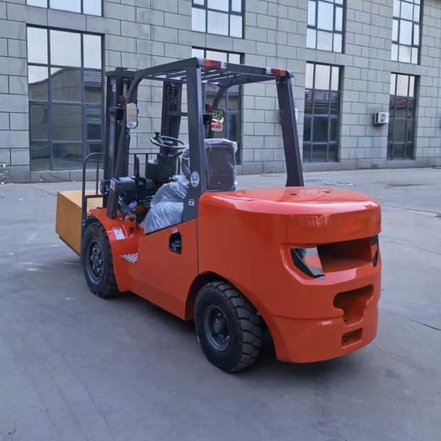 Fuel-powered Counterbalance Forklift