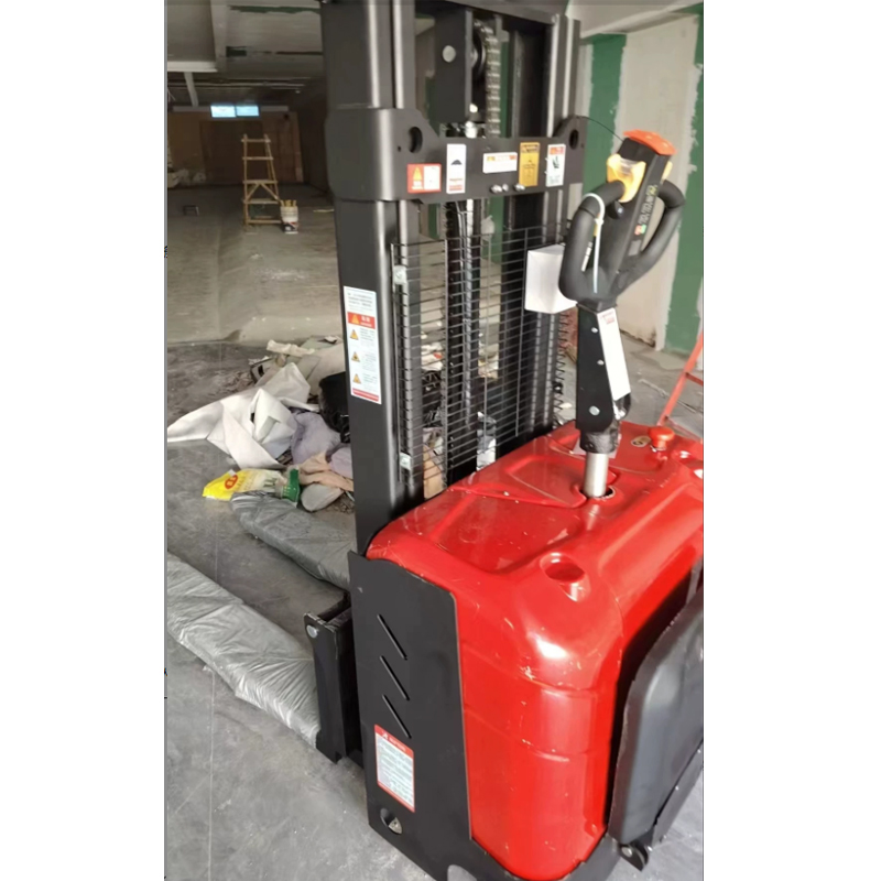 Double-Lifting-Stand-On-Stacker-1.jpg