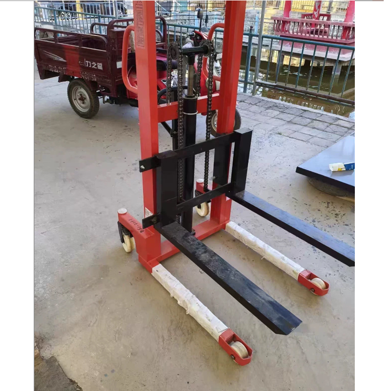 hand-operated stacker hand-operated-stacker-1.jpg