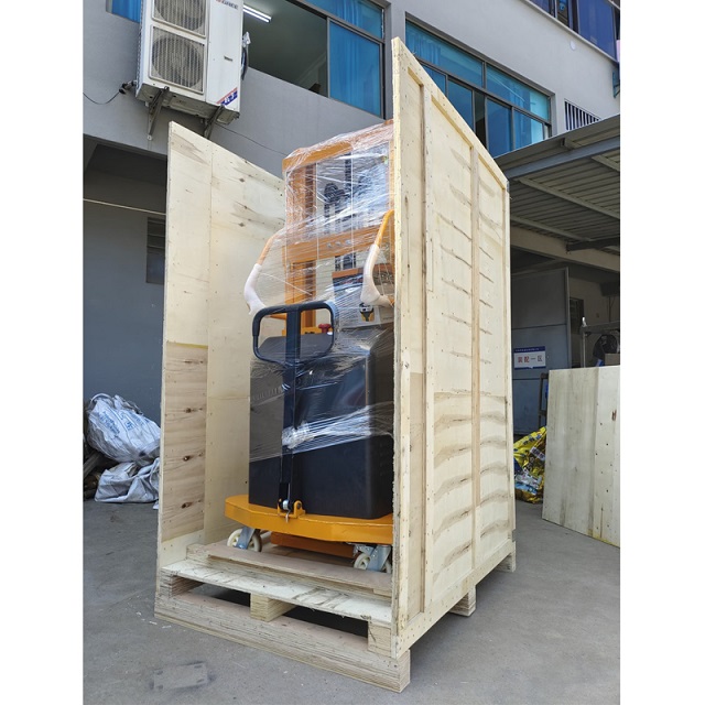Semi-electric-stacker-1.jpg