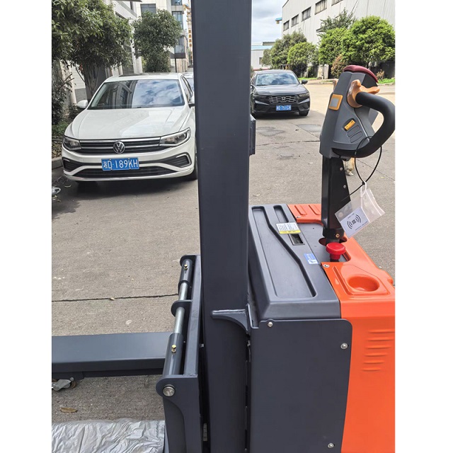 Double-lift-stacker.jpg Double-lift-stacker-3.jpg