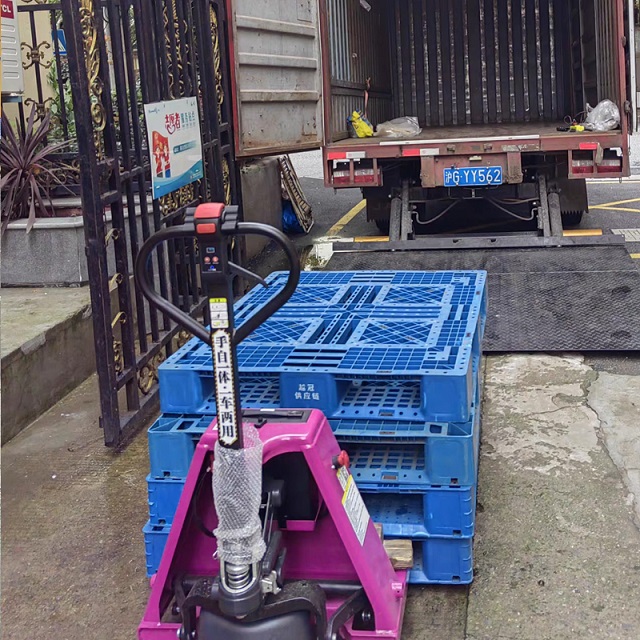 homsun Off-Road Forklift VS Competitors' Off-Road Forklift.jpg Off-Road-Forklift-VS-Competitors-Off-Road-Forklift-2.jpg
