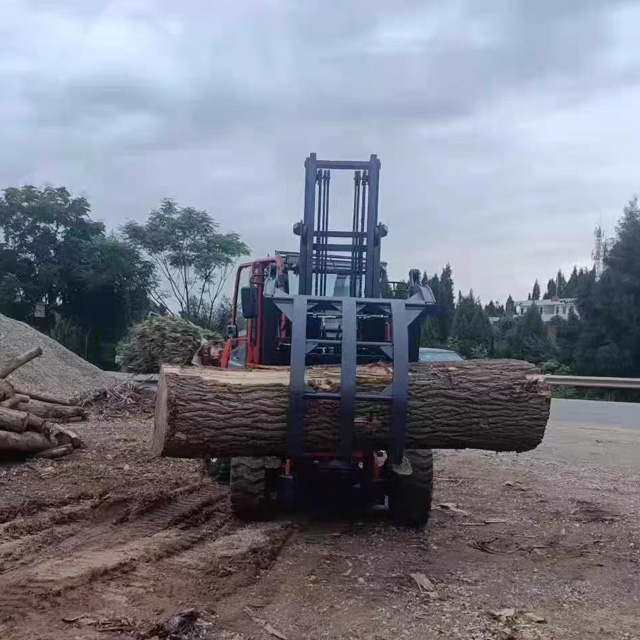 Four wheel drive off-road forklift 3-ton, 5-ton, 6-ton.jpg Four-wheel-drive-off-road-forklift-3-ton,-5-ton,-6-ton-2.jpg